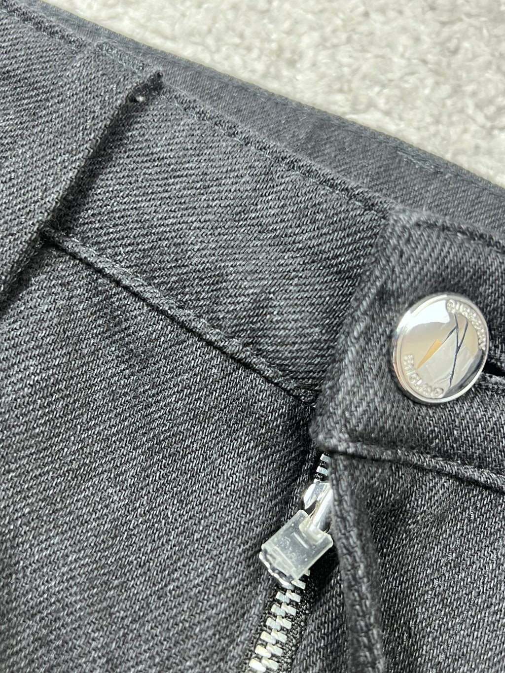 Burberry BT Big Pocket Logo Skinny Mid-Rise Jeans