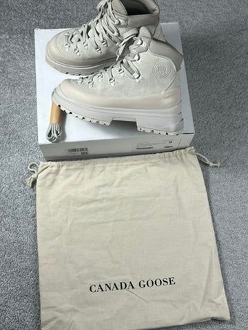 Canada Goose White Suede Journey Hiking Boots Size 9