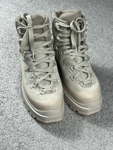 Canada Goose White Suede Journey Hiking Boots Size 9
