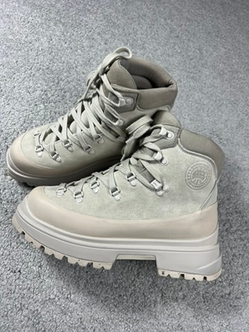 Canada Goose White Suede Journey Hiking Boots Size 9
