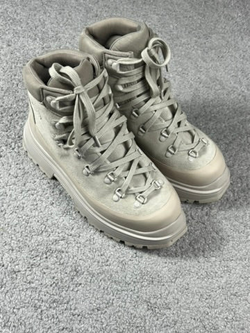 Canada Goose White Suede Journey Hiking Boots Size 9